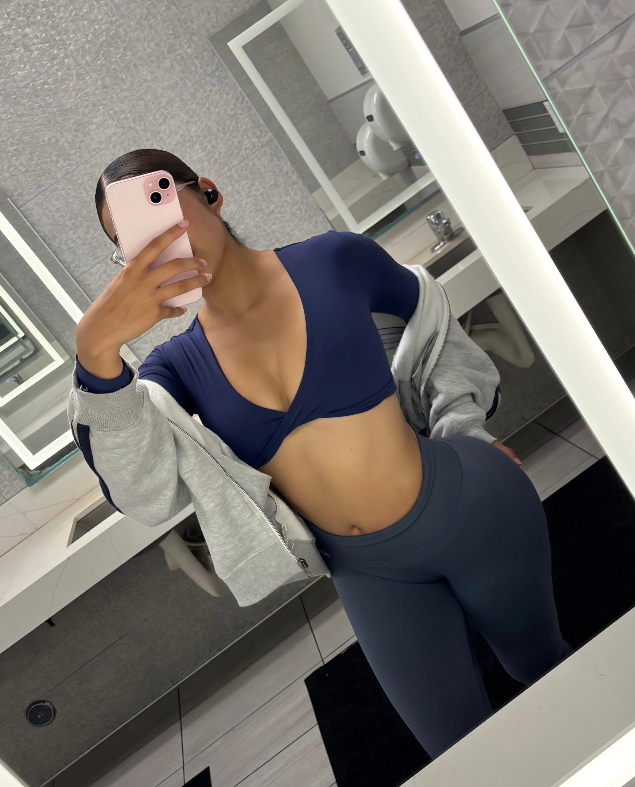Long sleeve twist top